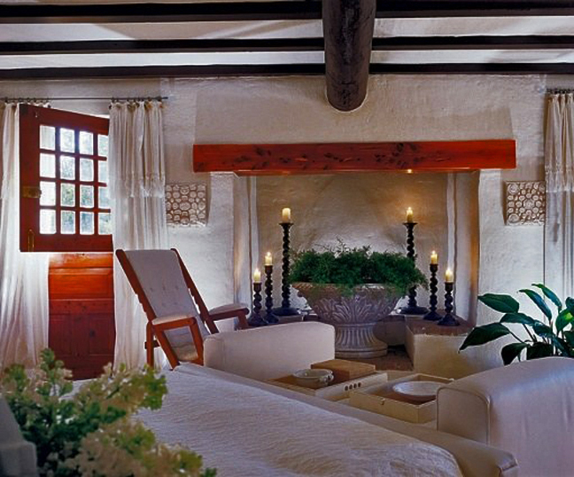 Douglas and Zeta-Jones home - interior paint (4windsstudio.com south shore and Halifax NS)